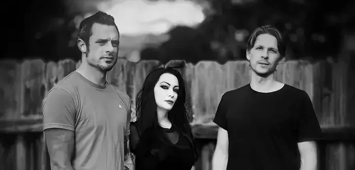 Deflecting Ghosts lanza “Passion of the Scorned” y seduce con oscuridad ...